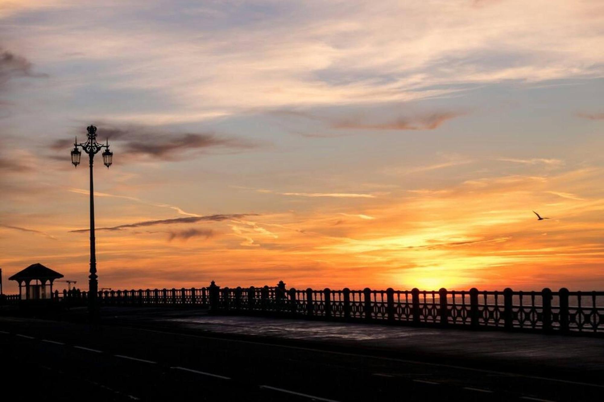 Seaview Regency Apartment With Private Parking Brighton ภายนอก รูปภาพ