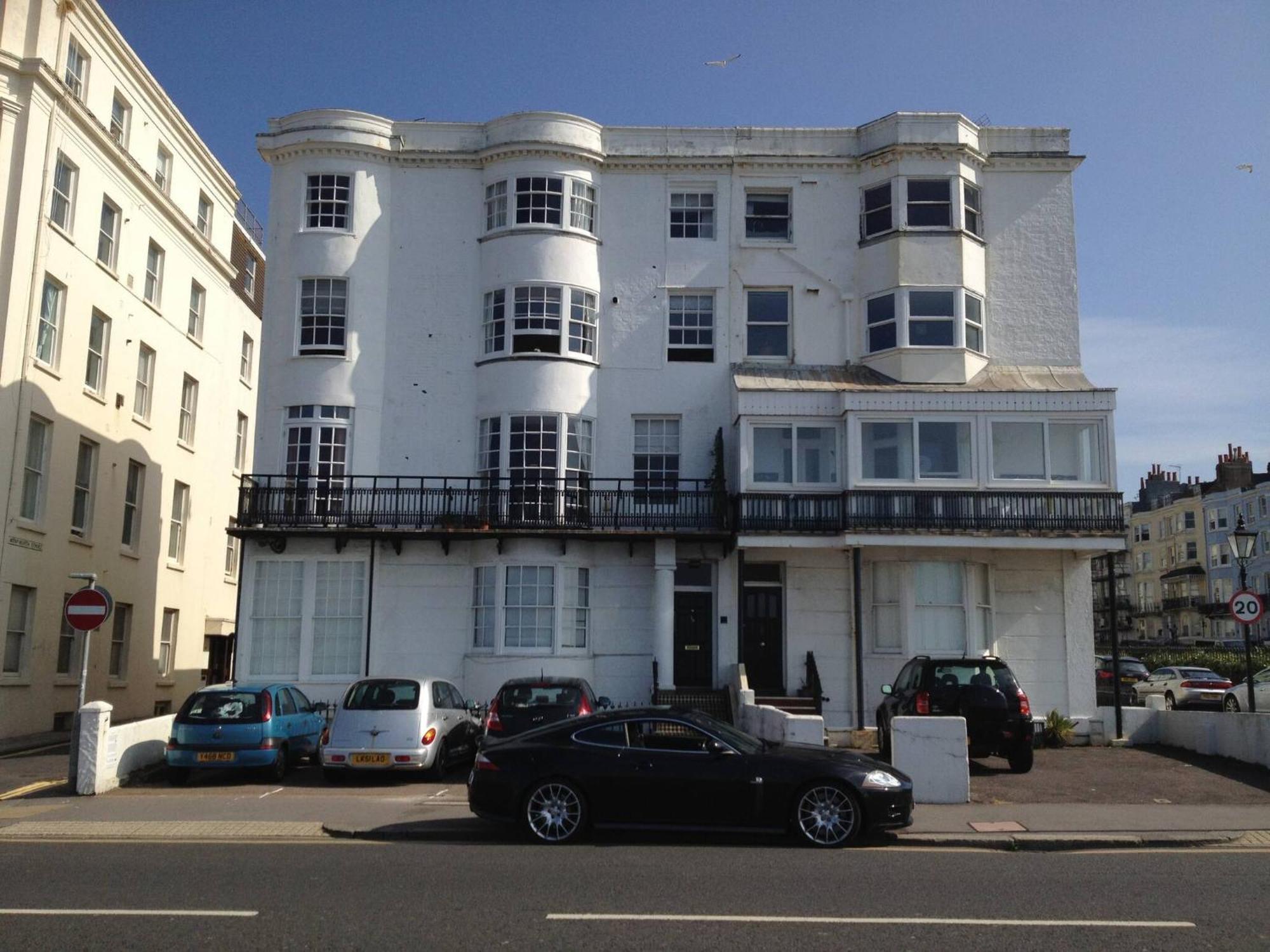 Seaview Regency Apartment With Private Parking Brighton ภายนอก รูปภาพ