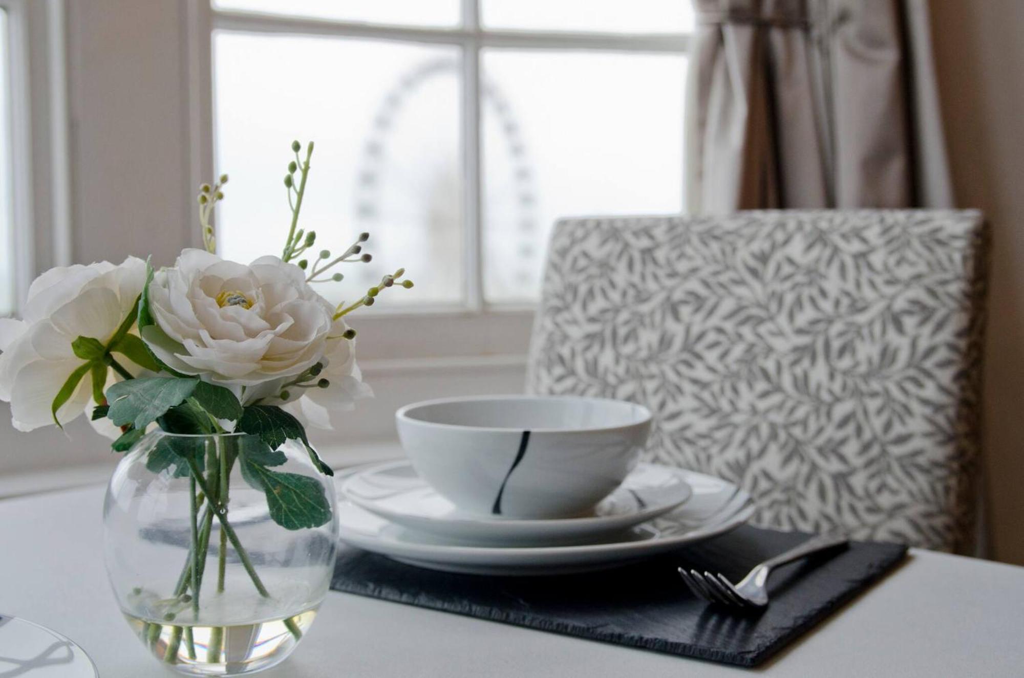 Seaview Regency Apartment With Private Parking Brighton ภายนอก รูปภาพ
