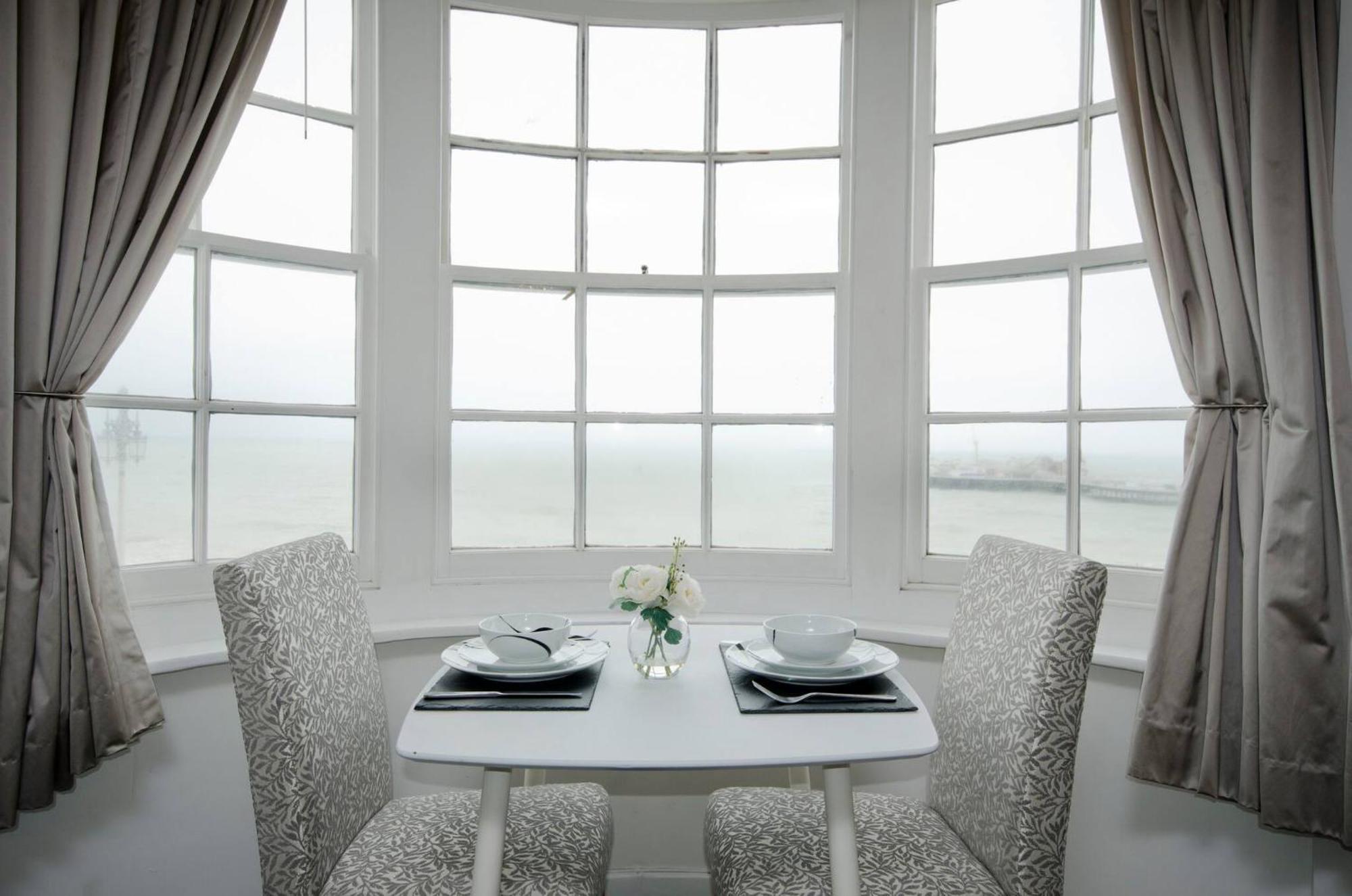 Seaview Regency Apartment With Private Parking Brighton ภายนอก รูปภาพ